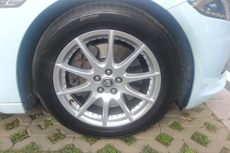 Used Jaguar XJ 2013 XJL 2.0T Elegance Business Edition Right Front Wheel Hub