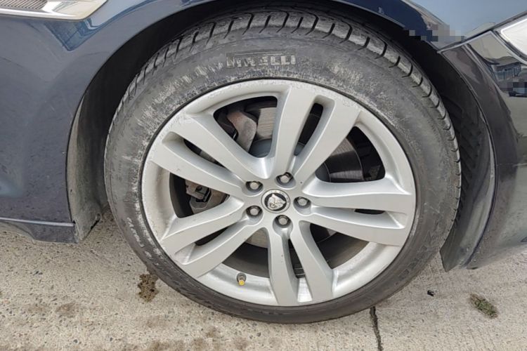 Used Jaguar XJ 2013 XJL 3.0 SC Cambridge Limited Edition Right Front Wheel Hub