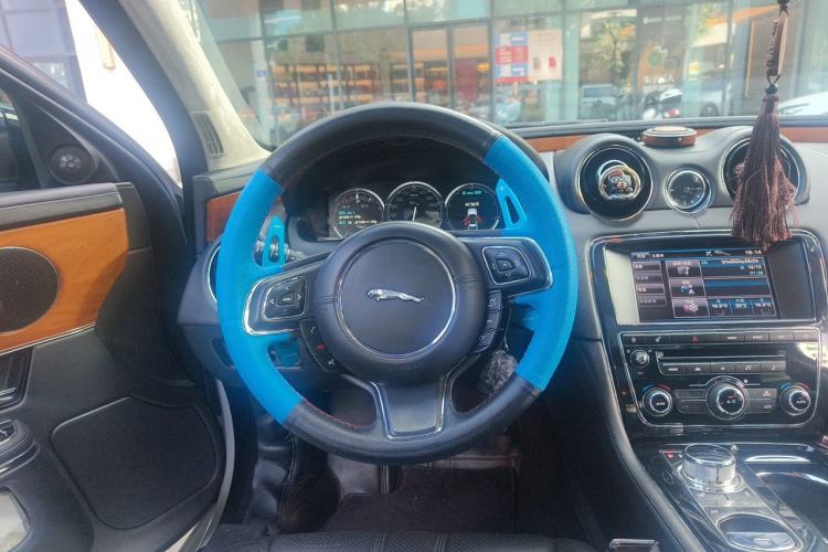 Used Jaguar XJ 2013 XJL 2.0T Elegance Business Edition Steering Wheel