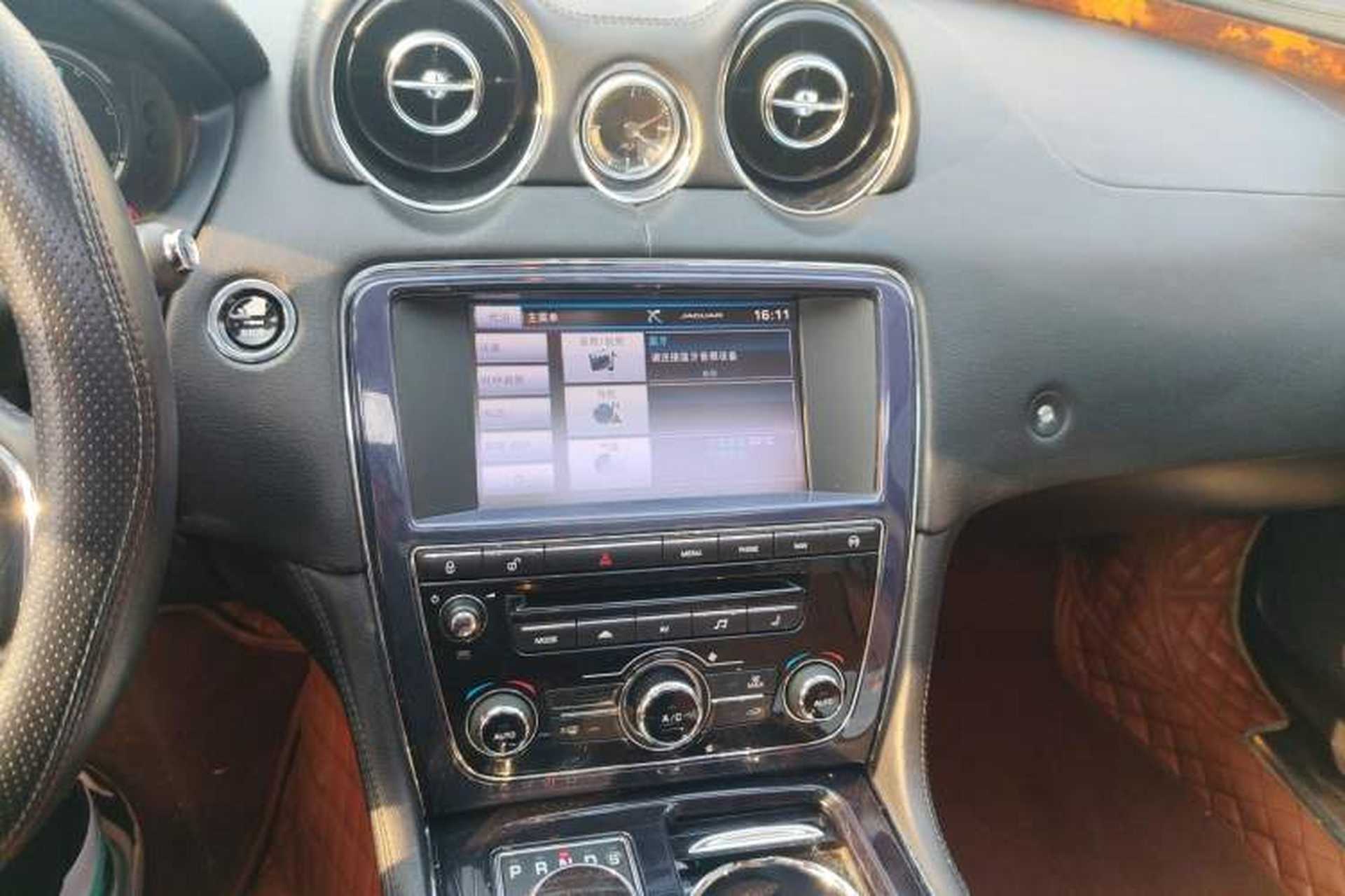 Used Jaguar XJ 2013 XJL 3.0 SC Panoramic Business Edition Audio And AC Panel