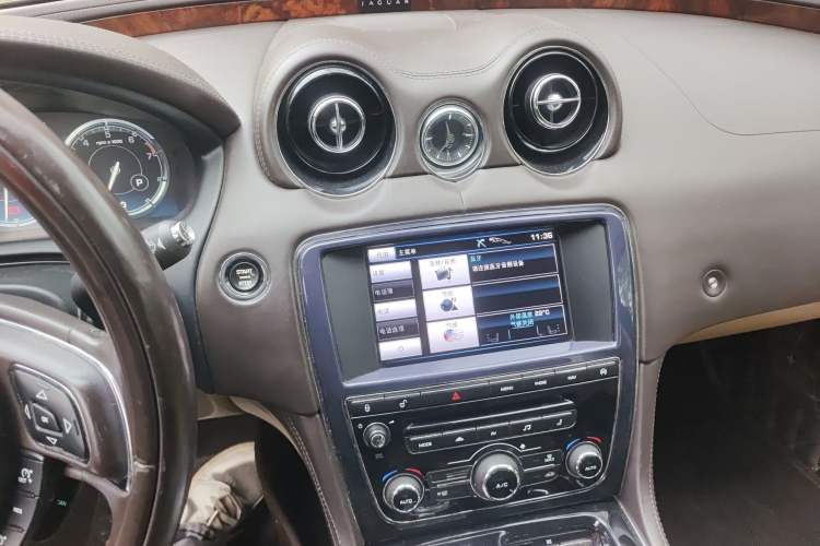 Used Jaguar XJ 2013 XJL 3.0 SC Panoramic Business Edition Audio And AC Panel