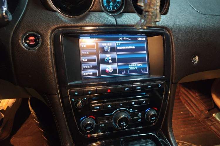 Used Jaguar XJ 2013 XJL 2.0T Elegance Business Edition Audio And AC Panel