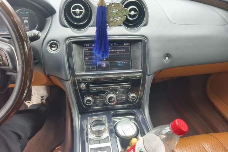 Used Jaguar XJ 2013 XJL 3.0 SC Flagship Business Edition Audio And AC Panel