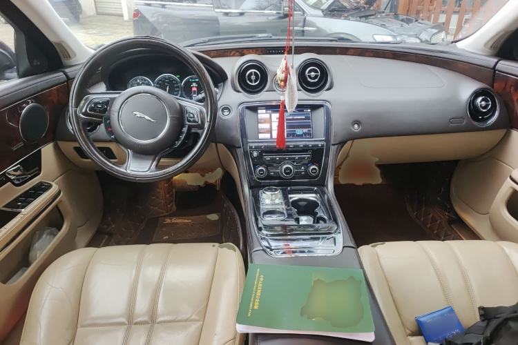 Used Jaguar XJ 2013 XJL 3.0 SC Panoramic Business Edition Center Console