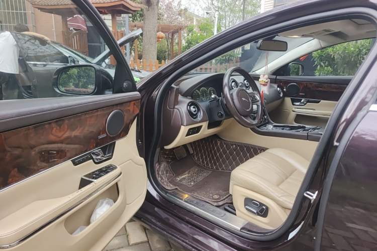 Used Jaguar XJ 2013 XJL 3.0 SC Panoramic Business Edition Driver Seat