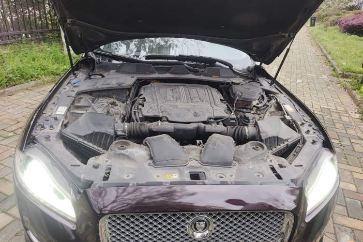 Used Jaguar XJ 2013 XJL 3.0 SC Panoramic Business Edition Engine Bay