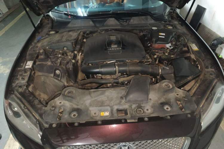 Used Jaguar XJ 2013 XJL 2.0T Elegance Business Edition Engine Bay