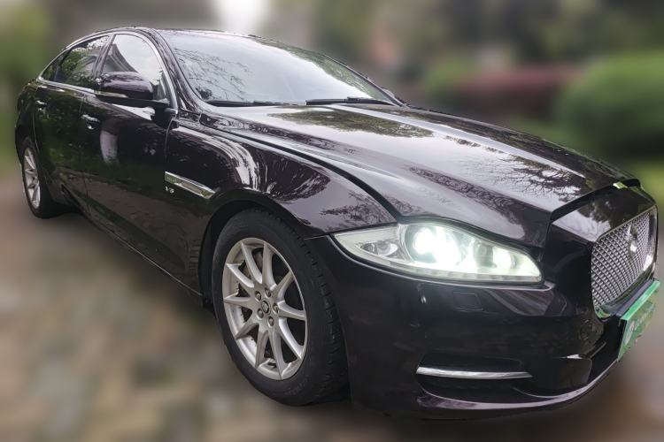 Used Jaguar XJ 2013 XJL 3.0 SC Panoramic Business Edition Front Right 45 Deg