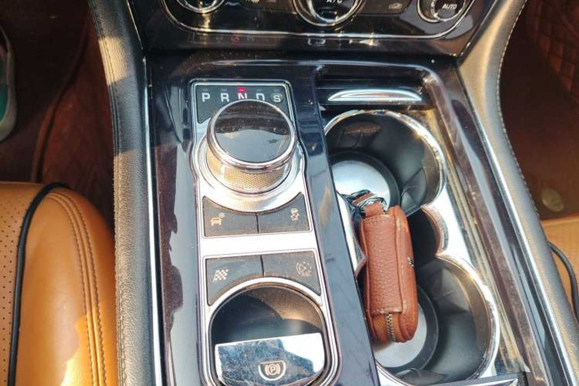 Used Jaguar XJ 2013 XJL 3.0 SC Panoramic Business Edition Gear Lever