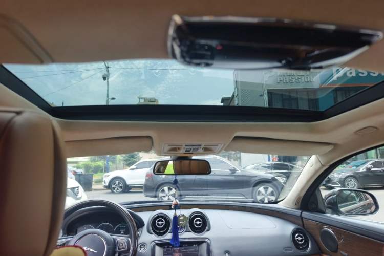 Used Jaguar XJ 2013 XJL 3.0 SC Flagship Business Edition Headliner