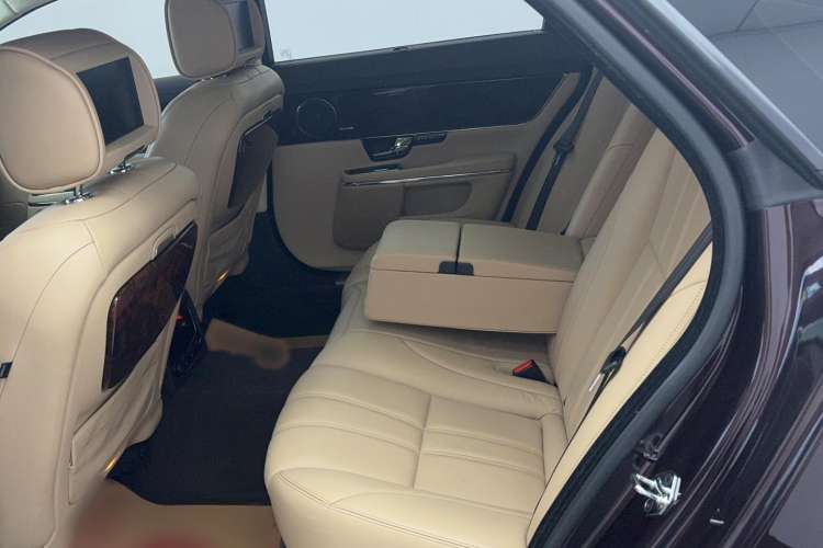 Used Jaguar XJ 2013 XJL 3.0 SC Panoramic Business Edition Interior 1