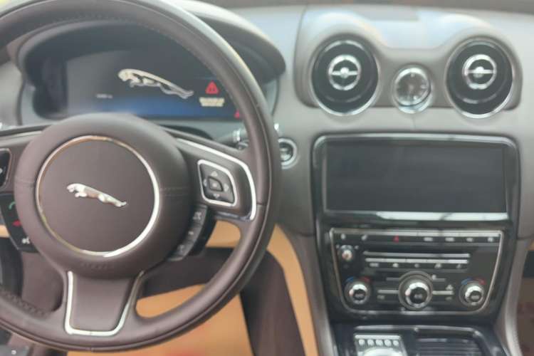 Used Jaguar XJ 2013 XJL 3.0 SC Panoramic Business Edition Interior 3