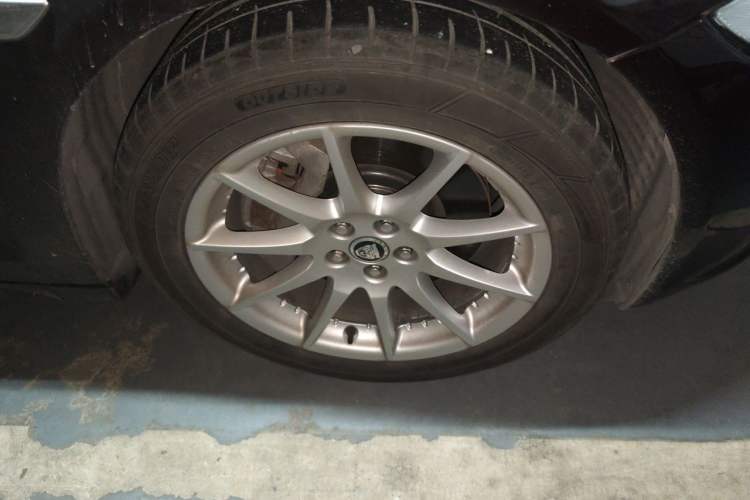 Used Jaguar XJ 2013 XJL 2.0T Elegance Business Edition Right Front Wheel Hub