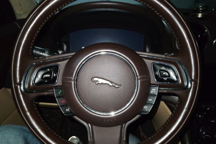 Used Jaguar XJ 2013 XJL 3.0 SC Panoramic Business Edition Steering Wheel