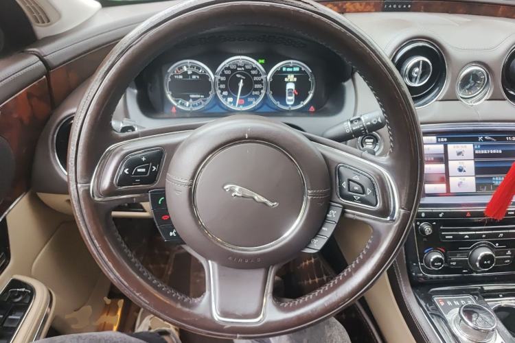 Used Jaguar XJ 2013 XJL 3.0 SC Panoramic Business Edition Steering Wheel