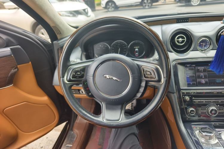 Used Jaguar XJ 2013 XJL 3.0 SC Flagship Business Edition Steering Wheel