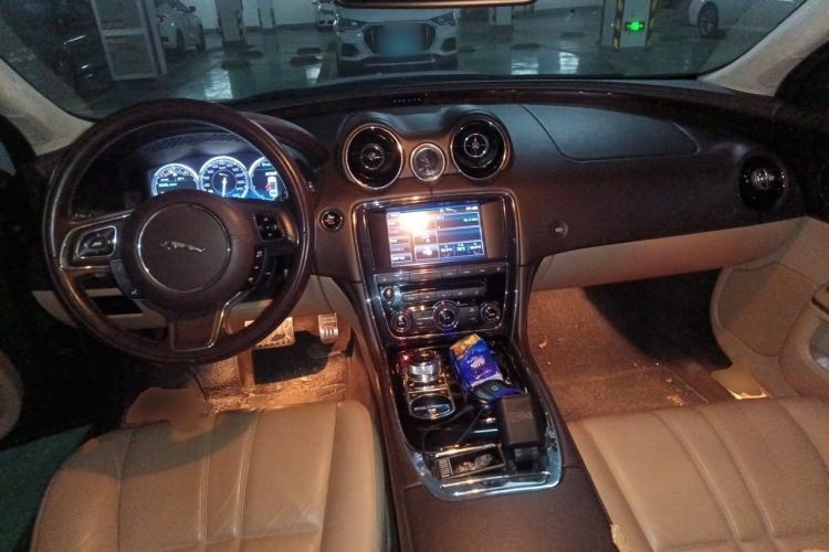 Used Jaguar XJ 2013 XJL 3.0 SC Cambridge Limited Edition Center Console