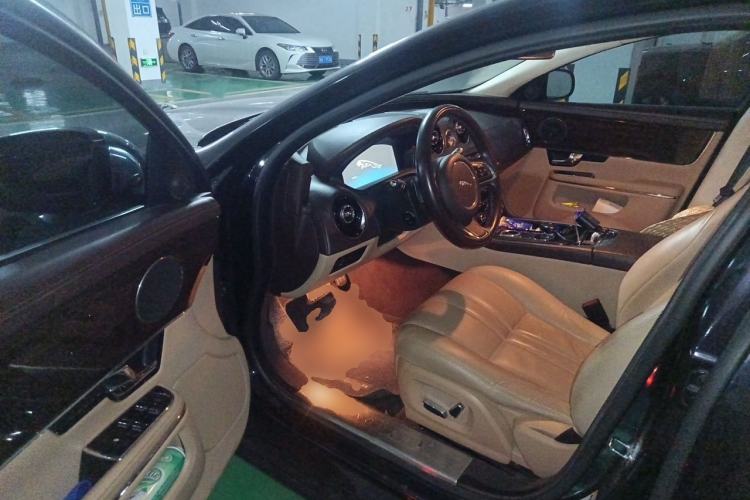 Used Jaguar XJ 2013 XJL 3.0 SC Cambridge Limited Edition Driver Seat