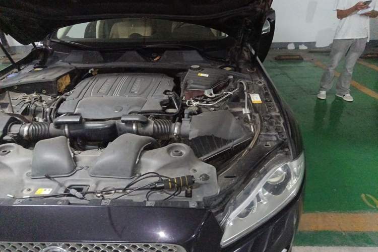 Used Jaguar XJ 2013 XJL 3.0 SC Cambridge Limited Edition Engine Bay Left