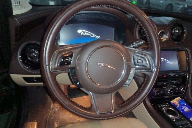 Used Jaguar XJ 2013 XJL 3.0 SC Cambridge Limited Edition Steering Wheel