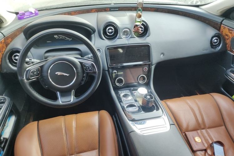 Used Jaguar XJ  Center Console