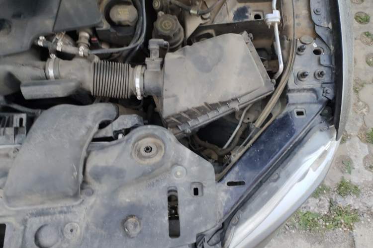 Used Jaguar XJ  Engine Bay Left