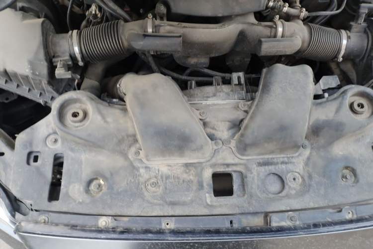 Used Jaguar XJ  Engine Bay