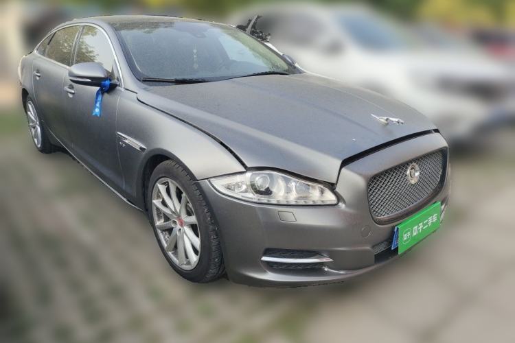 Used Jaguar XJ  Front Right 45 Deg