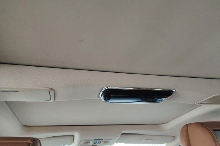 Used Jaguar XJ  Headliner