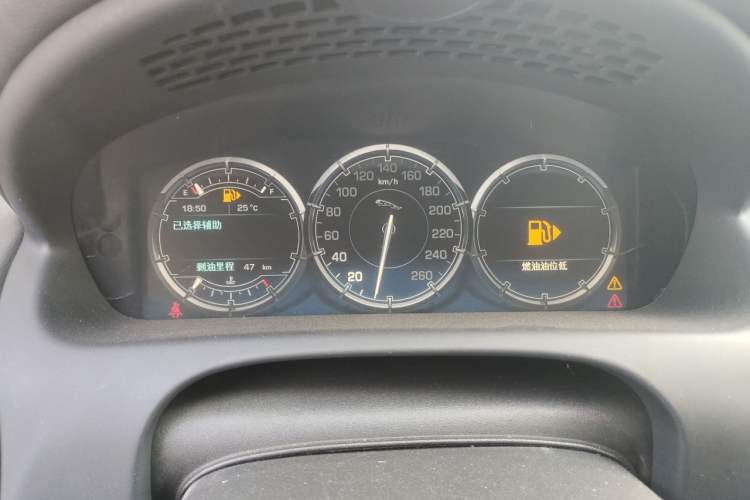 Used Jaguar XJ  Instrument Cluster