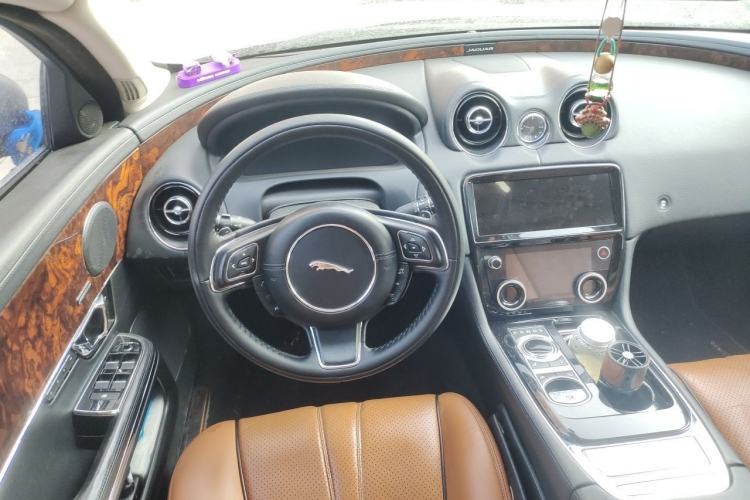 Used Jaguar XJ  Steering Wheel
