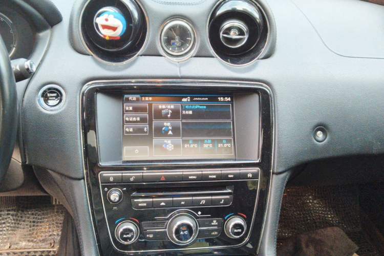 Used Jaguar XJ 2013 XJL 3.0 SC Panoramic Business Edition Audio And AC Panel