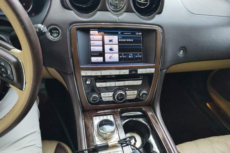 Used Jaguar XJ 2013 XJL 2.0T Elegance Business Edition Audio And AC Panel