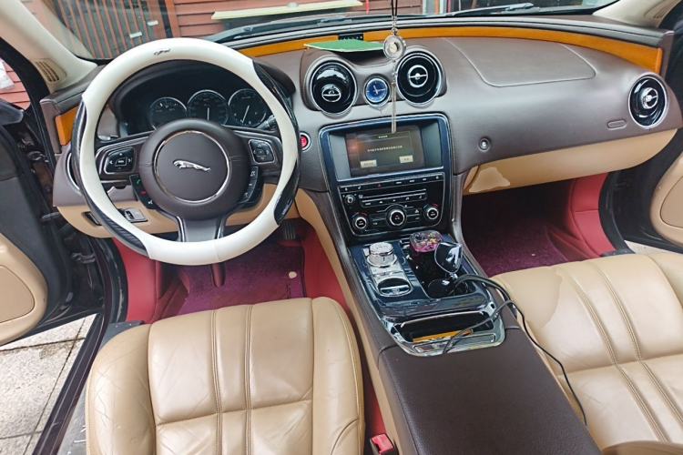 Used Jaguar XJ 2013 XJL 2.0T Elegance Business Edition Center Console