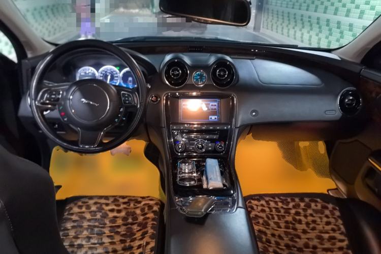 Used Jaguar XJ 2013 XJL 3.0 SC Panoramic Business Edition Center Console