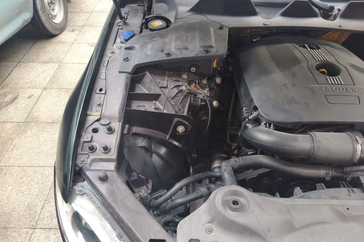 Used Jaguar XJ 2013 XJL 2.0T Elegance Business Edition Engine Bay Right