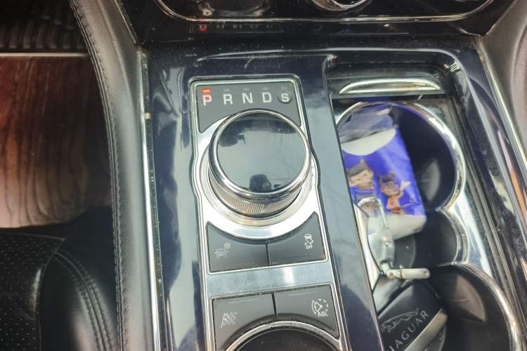 Used Jaguar XJ 2013 XJL 3.0 SC Panoramic Business Edition Gear Lever