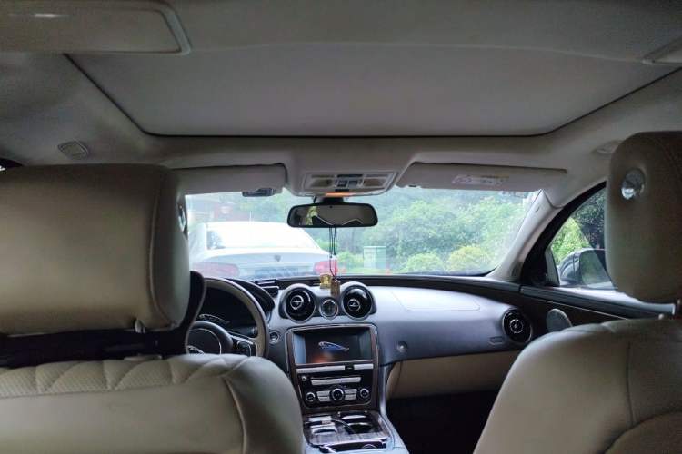Used Jaguar XJ 2013 XJL 2.0T Elegance Business Edition Headliner