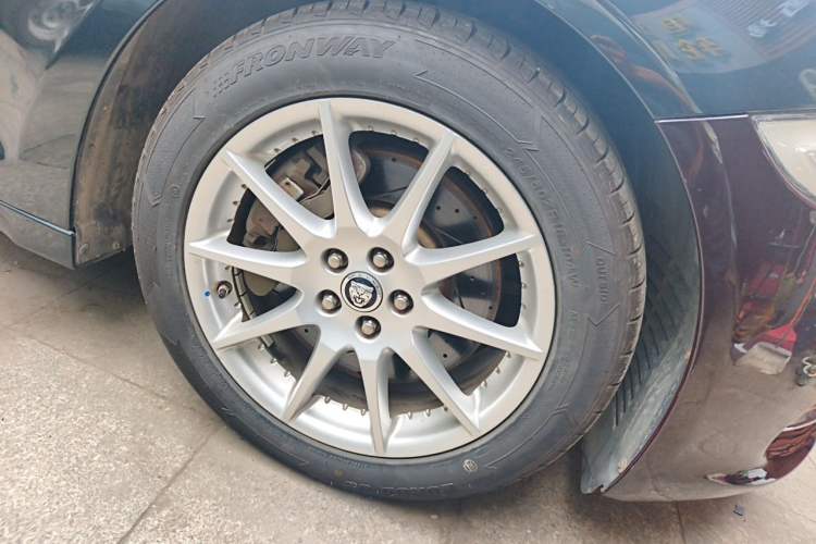 Used Jaguar XJ 2013 XJL 2.0T Elegance Business Edition Right Front Wheel Hub