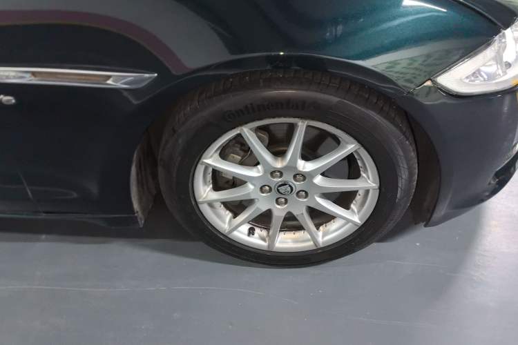 Used Jaguar XJ 2013 XJL 3.0 SC Panoramic Business Edition Right Front Wheel Hub