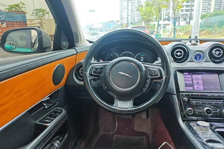Used Jaguar XJ 2013 XJL 2.0T Elegance Business Edition Steering Wheel