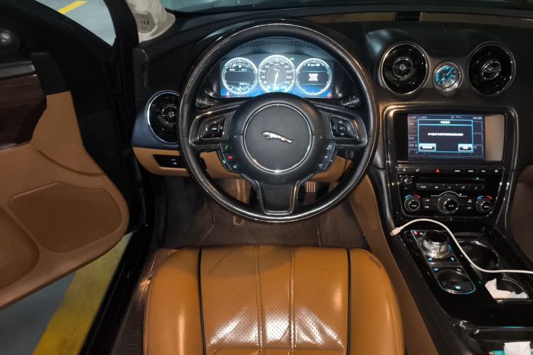 Used Jaguar XJ 2013 XJL 3.0 SC Flagship Business Edition Steering Wheel