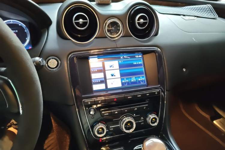 Used Jaguar XJ 2013 XJL 2.0T Elegance Business Edition Audio And AC Panel