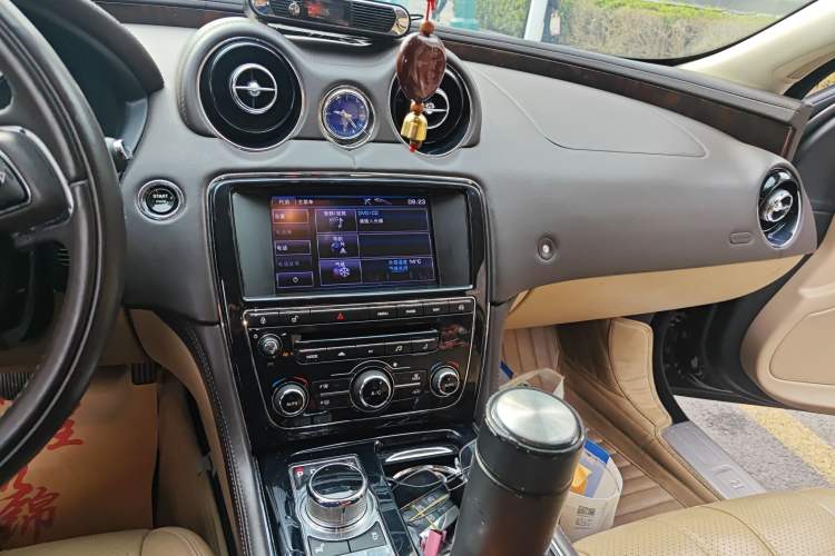 Used Jaguar XJ 2013 XJL 3.0 SC Panoramic Business Edition Audio And AC Panel