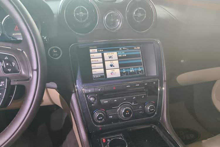 Used Jaguar XJ 2013 XJL 2.0T Elegance Business Edition Audio And AC Panel