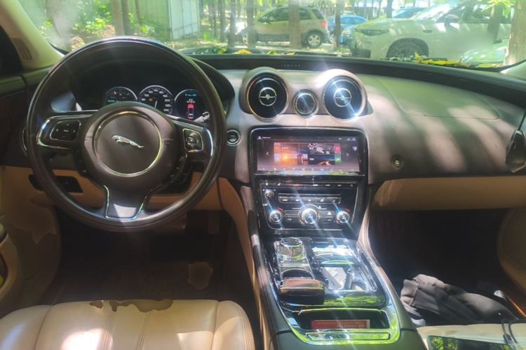 Used Jaguar XJ 2013 XJL 3.0 SC Panoramic Business Edition Center Console