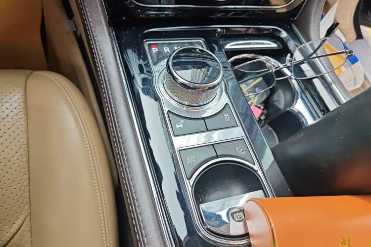 Used Jaguar XJ 2013 XJL 3.0 SC Panoramic Business Edition Gear Lever