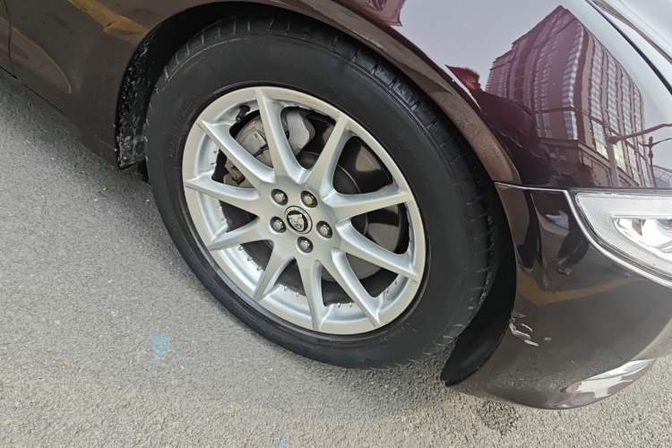 Used Jaguar XJ 2013 XJL 3.0 SC Panoramic Business Edition Right Front Wheel Hub