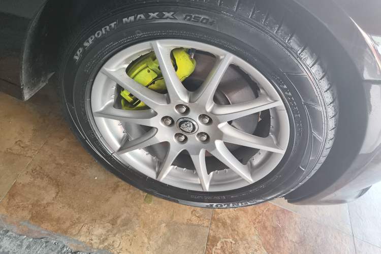 Used Jaguar XJ 2013 XJL 2.0T Elegance Business Edition Right Front Wheel Hub
