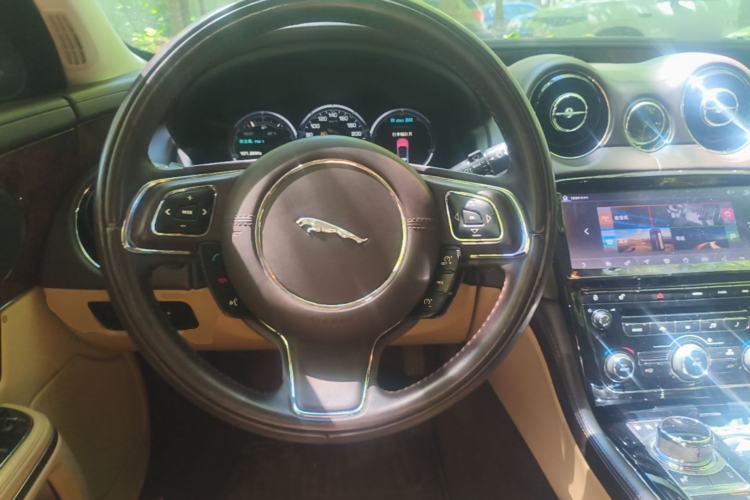 Used Jaguar XJ 2013 XJL 3.0 SC Panoramic Business Edition Steering Wheel